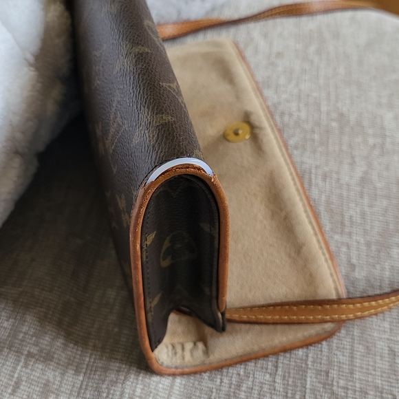 Louis Vuitton Monogram Pochette Twin GM Crossbody Bag Clutch 2 Way. Authentic.. - Picture 14 of 16